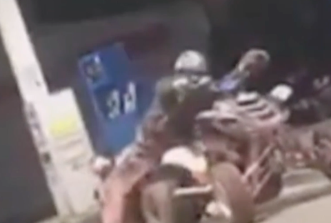 Českí policajti sa snažia chytiť vodiča štvorkolky