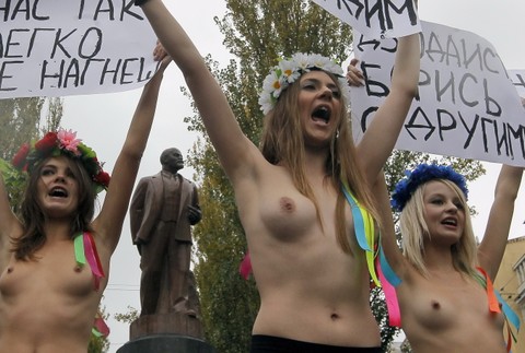 Vyzlečené ukrajinské feministky 3