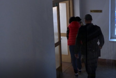Muž skončil po hádke s bodnými ranami. Jeho priateľka ale záchranárov neprivolala
