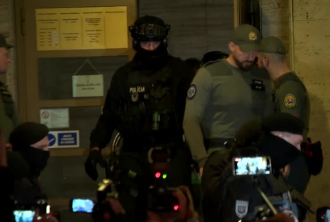 [multi] Útek Dědeček 13774