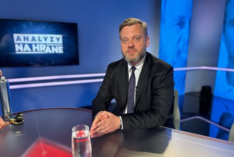 Analýzy Na hrane s Jurajom Krúpom a Matúšom Šutajom Eštokom