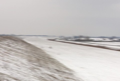 V prívodovom kanáli vodného diela objavili policajti mŕtveho muža. Pravdepodobne ide o cudzinca