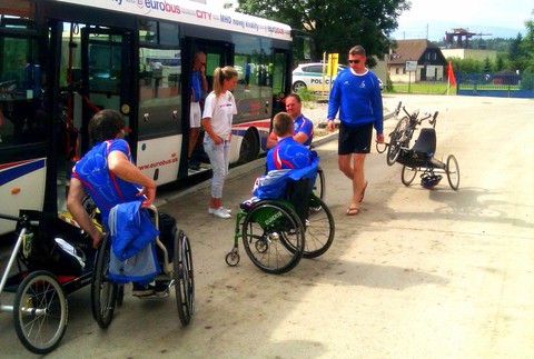 Slovenskom na bicykli 2012 Autobus a hendikepovaní cyklisti