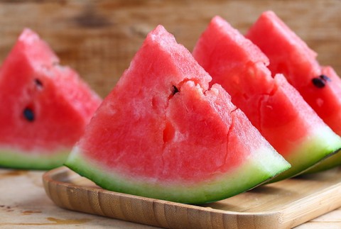 fresh-sliced-watermelon-wooden-background