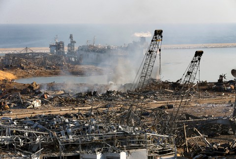 Ničivé výbuchy v Bejrúte majú viac ako sto obetí.