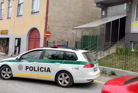 Chlapčenská bitka skončila hospitalizáciou v nemocnici. Za všetko môže buchnutie po zadku