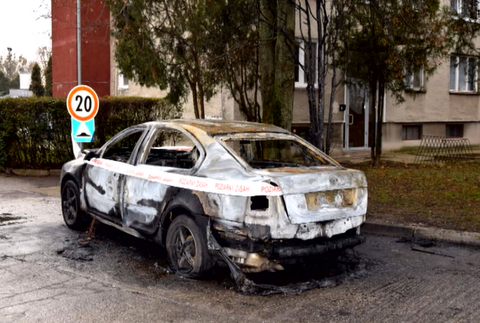 Hrôza na sídlisku: Mladík po výbuchu v aute začal horieť zaživa 