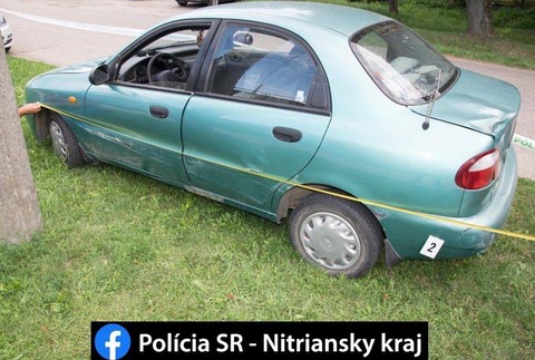 Tragédia na dvore rodinného domu. Muža (70) zavalila latrína