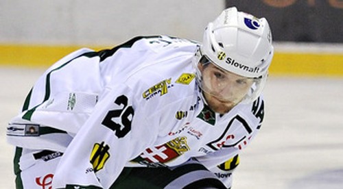 Obranu vystuží navrátilec Ivan Jankovič