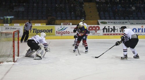 Piate víťazstvo nad "baranmi" zabezpečilo "rytierom" triumf v základnej časti