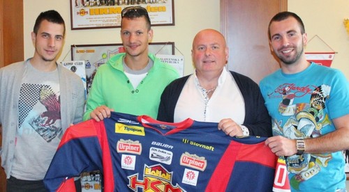 Čanky začal zbierať autogramy hráčov – na zmluvách