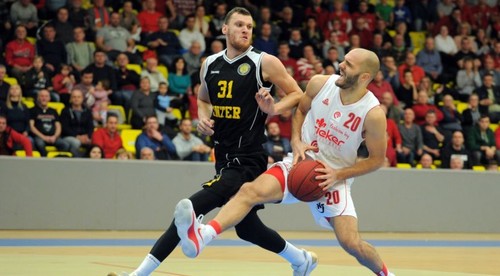 Interu sa podarilo uspieť na komárňanskej palubovke