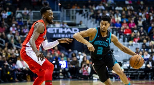 Buzzer Beater roka! Takto Lamb rozhodol zápas NBA