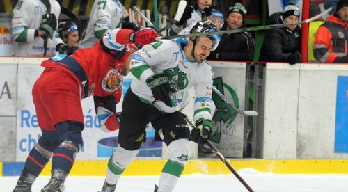 Problémy s licenciou aj v Nových Zámkoch? Útočí agent tria hráčov