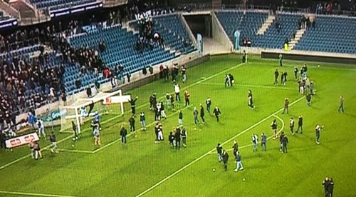 Nespokojnosť skalných! Invázia fanúšikov Le Havre na hraciu plochu