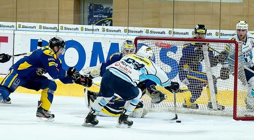 ŠHK 37 Piešťany - HK Nitra