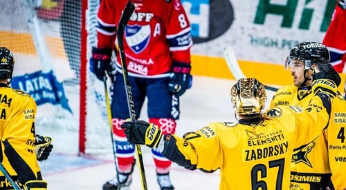 Malé slovenské derby vo fínskej lige. Chýbali "len" góly