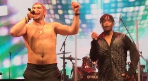 Ovečkin sa na svadbe odviazal. Polonahý spieval hity od Boney M