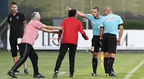 Možno rozhodcovi zaplatili, zúri tréner Trenčína Moniz