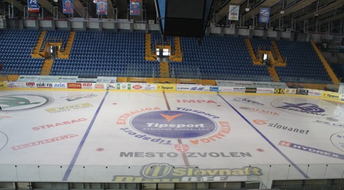 IIHF zmenila pravidlá, modrá čiara sa posúva od bránky