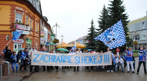 Popradskí fanúšikovia vyzvali pochodom a listom rozhádané strany k dialógu