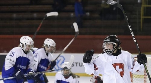 Päť zápasov, štyri prehry. Hokejistky do 18 rokov vypadli