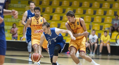 Priateľský basketbalový zápas Slovákov s Macedónskom skončil fraškou