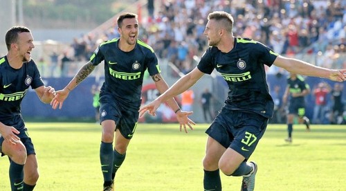 Škriniar v spoločnosti Messiho, Cavaniho a Oblaka