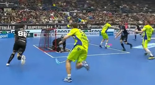 O český florbalový titul zabojuje sedem Slovákov a Sloveniek