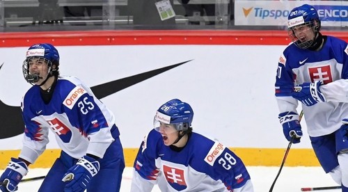 Hokejová osemnástka sa pokúsi doma vrátiť tam, kam patrí