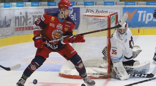 Derby pod Pustým hradom pre Zvolen. B.Bystrica držala krok iba prvú tretinu