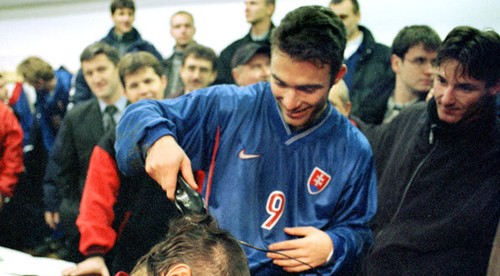 Pred 17 rokmi bol kapitánom. Czinege želá Hapalovcom medailu