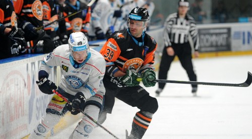 Kto môže hrať hokej? Aj Michalovce odkladajú zápasy