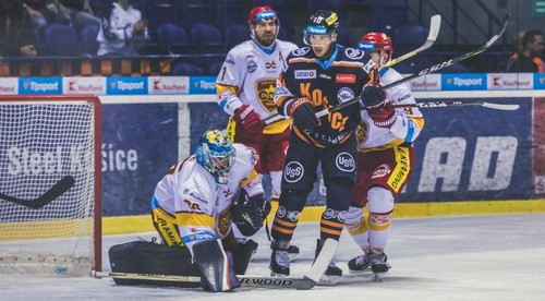 Oceliari natiahli víťaznú sériu v Trenčíne. Dukla v prestrelke nestačila na Košice