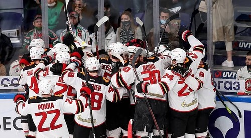 Domáci ani ťuk. KHL má za sebou nezvyčajnú semifinálovú sériu