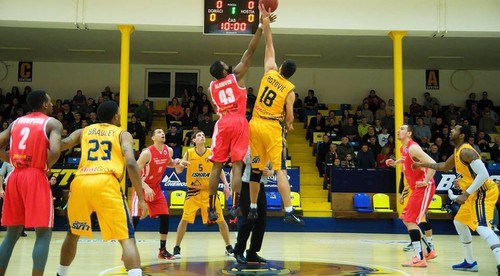 Diváci pýtali stovku. Komárno vo Svite s dvadsaťpäť bodovou príučkou