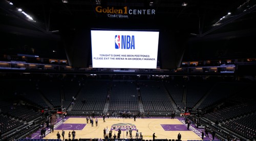 Prázdno pod deravými košmi. NBA prerušila sezónu
