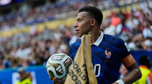 Mbappé, Dembélé a Hakimi roztočili párty na svadbe Lucasa Hernandeza