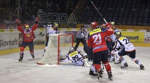 HKM deklasoval oceliarov