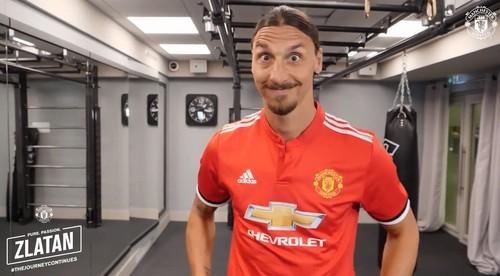 Zlatan Ibrahimovič je naďalej v United a už je hustý. Čo hneď vyhlásil?