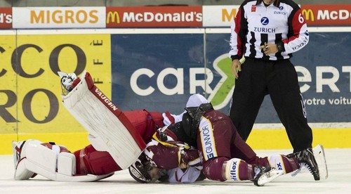 Brankárska legenda pozametala ľad s dlhodobo najmenším hráčom NHL
