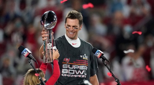 Tom Brady kraľuje Superbowlu! Získal ho po 7-krát