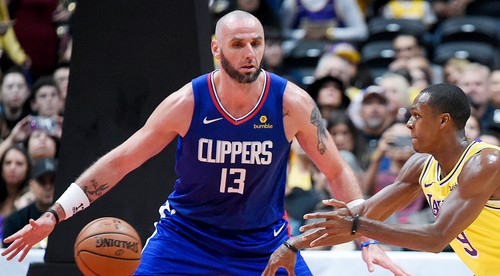 Bývalý hráč NBA zvažuje zápas v MMA