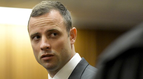 Modriny a zranenie. Oscar Pistorius sa vo väzení zaplietol do bitky