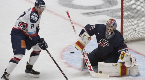 Hokejisti vykročili za obhajobou prvenstva triumfom nad Američanmi