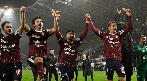 Na zápas pozývali nahotou, teraz sa kajajú