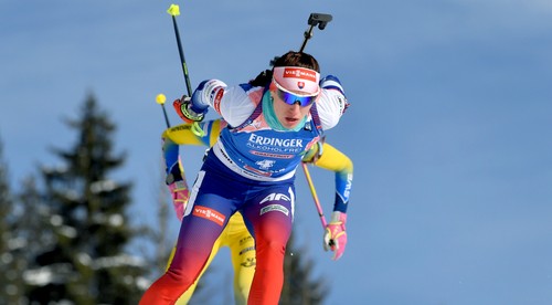 Paulína Fialková v stíhacích pretekoch jeden výstrel od pódia