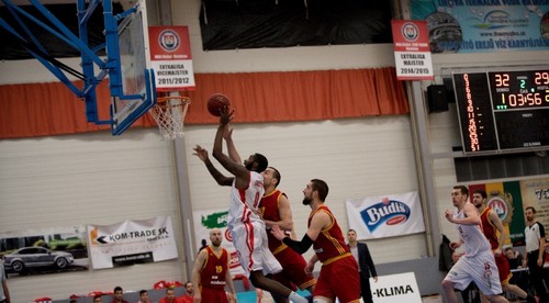 Komárno sa dostalo ku svojej hre a vyrovnalo sériu