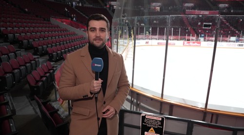 Hokejisti hrajú šampionát na futbalovom ihrisku?