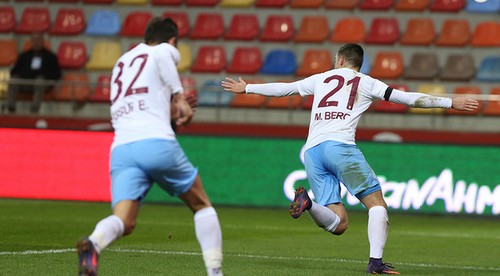 Trabzonspor so zákazom prestupov od FIFA. Problémom Berov transfer